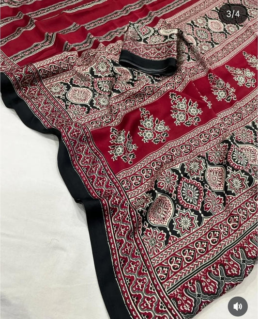 ATTRACTIVE BLACK RED LINING SAREE WITH AJRAKH PALLUU